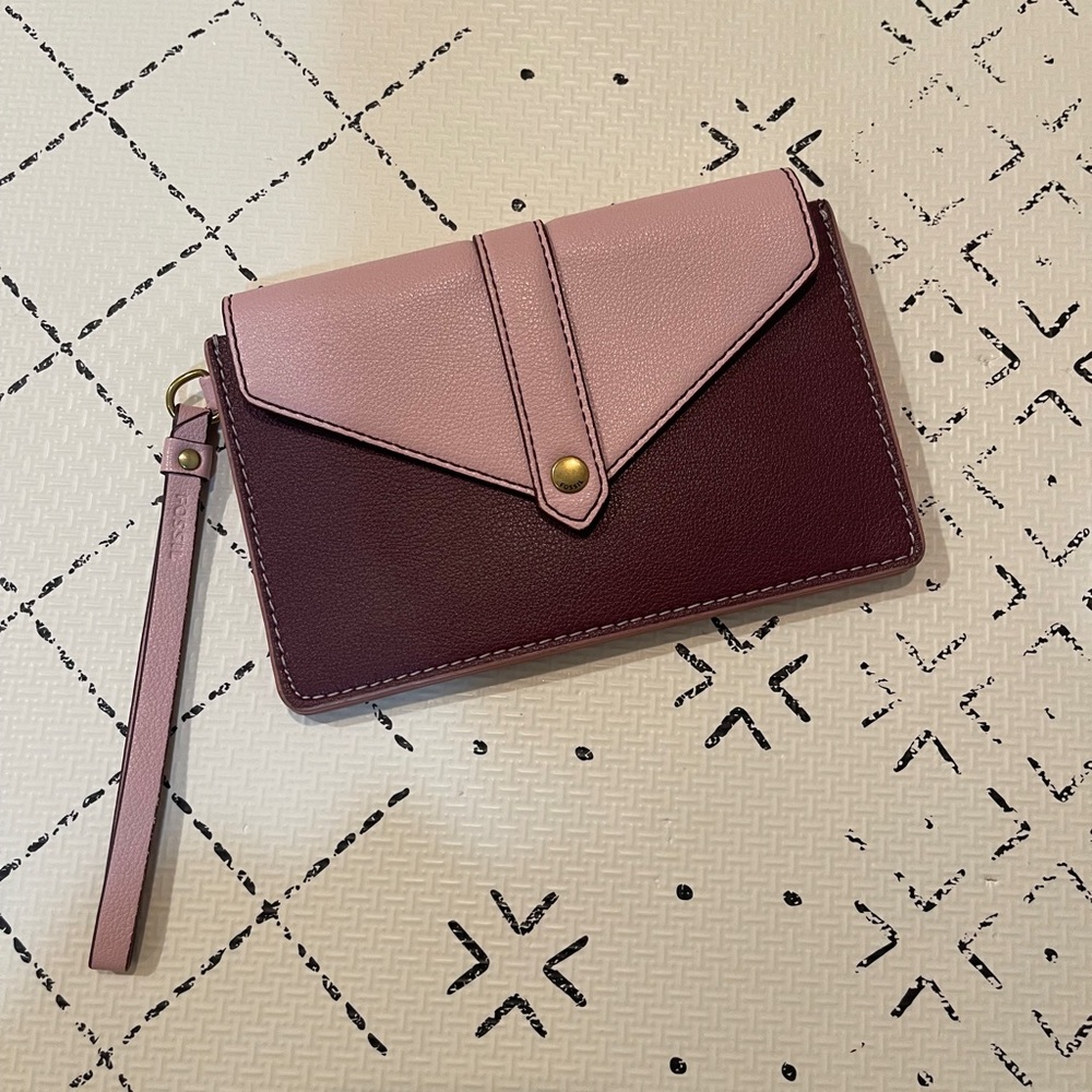 Fossil Sophia wallet/ wristlet in‎ purple